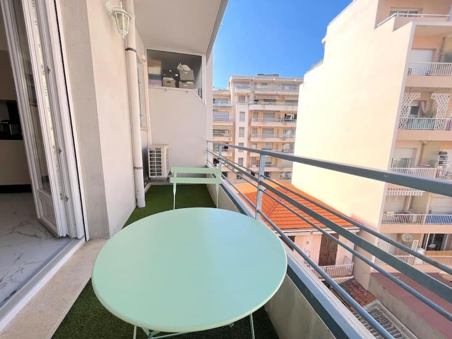 Joli Studio - Studio Neuf Terrasse Clim Wi-Fi 2 Min. Des Plages Antibes Esterno foto